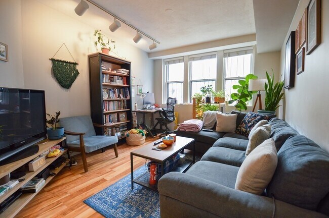 18 Sutherland Rd, Unit #1 in Boston, MA - Building Photo - Building Photo