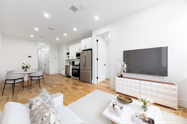 310 Linden St in Brooklyn, NY - Building Photo - Building Photo