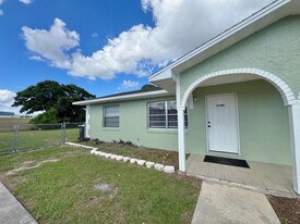 2538-2540 Elm Ave in Lake Wales, FL - Building Photo