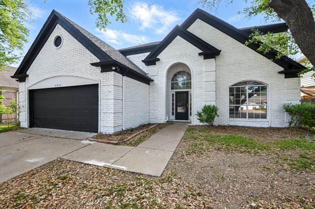 6833 Lyndale Dr in Watauga, TX - Building Photo