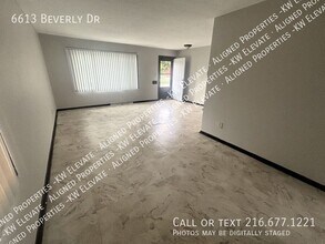 6613 Beverly Dr in Parma Heights, OH - Foto de edificio - Building Photo