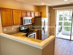 8078 Summer Cove Ct in Jacksonville, FL - Foto de edificio - Building Photo