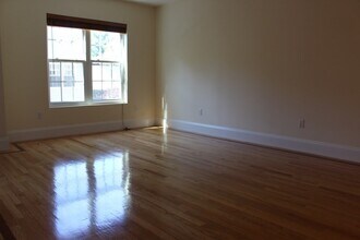 8 Grant St in Natick, MA - Building Photo - Building Photo