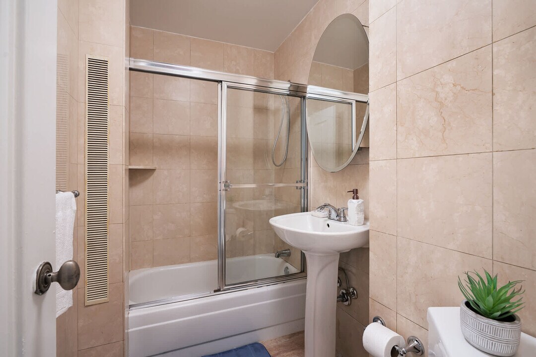 234 W 73rd St in New York, NY - Building Photo