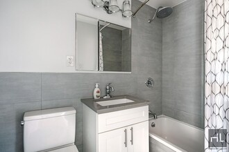 784 Columbus Ave in New York, NY - Building Photo - Building Photo