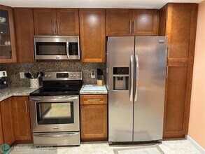 3051 NE 48th St in Fort Lauderdale, FL - Building Photo - Building Photo