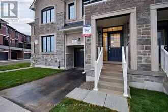 3079 Robert Lamb Blvd in Oakville, ON - Building Photo - Building Photo