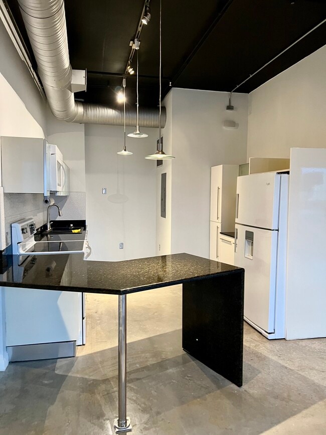 10 South River Drive, Unit Neo Lofts