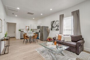 712 W Butler St in Fort Worth, TX - Building Photo