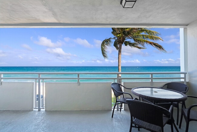 1199 Hillsboro Mile in Hillsboro Beach, FL - Building Photo - Building Photo