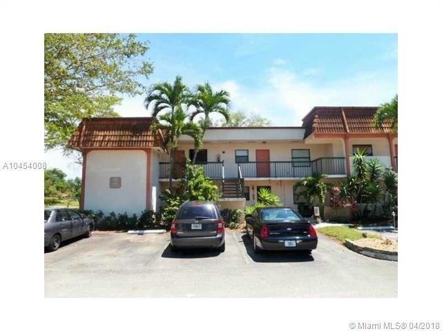 880 NE 207th Terrace-Unit -201-10 in Miami, FL - Foto de edificio