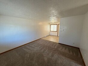 2022 Myrtle Ave NE in Salem, OR - Foto de edificio - Building Photo