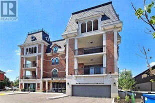 208 Main St Unionville in Markham, ON - Building Photo