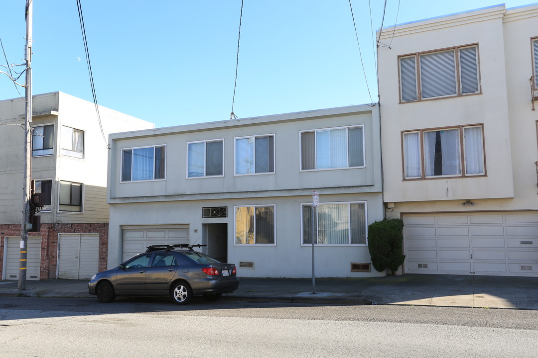 2115 Lawton St in San Francisco, CA - Building Photo