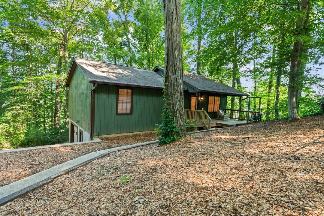 330 Melton Hill Dr in Clinton, TN - Building Photo