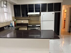 33 Ashwood Crescent in Brampton, ON - Building Photo - Building Photo