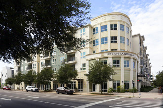 Harbour's Edge in St. Petersburg, FL - Building Photo - Building Photo