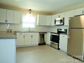 1014 Penrose Ln in Charlotte, NC - Building Photo - Building Photo