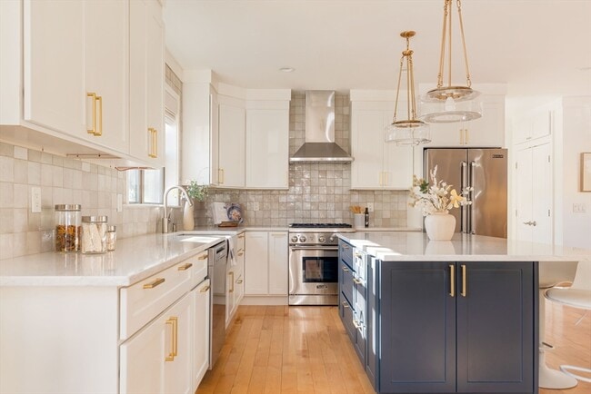 property at 14 Kent Ct