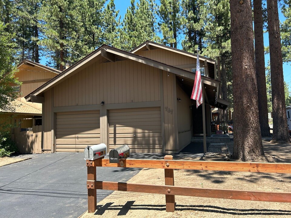 747 Tallac Ave in South Lake Tahoe, CA - Building Photo