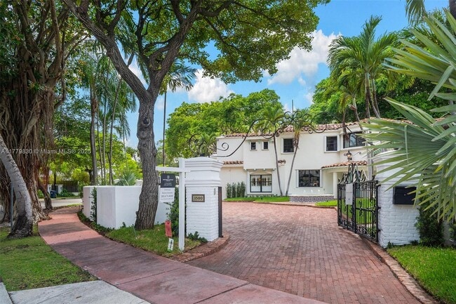 property at 3500 Flamingo Dr