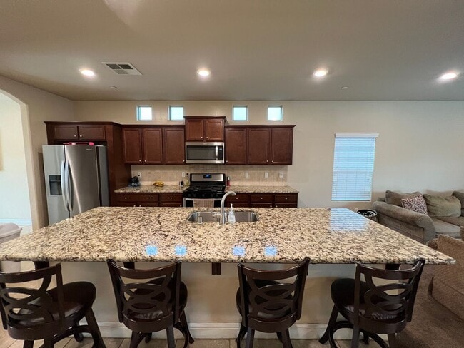 10400 Hillgate Ave in Bakersfield, CA - Building Photo - Building Photo