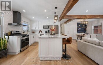 357 Rossland Rd E in Oshawa, ON - Building Photo - Building Photo