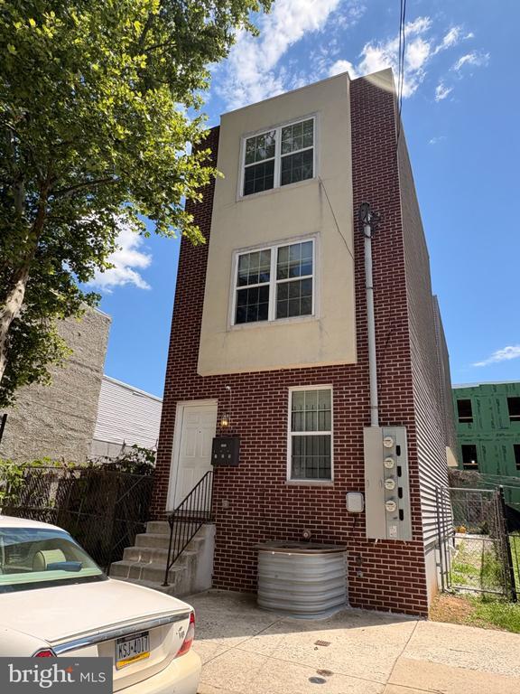 property at 1407 N Bouvier St