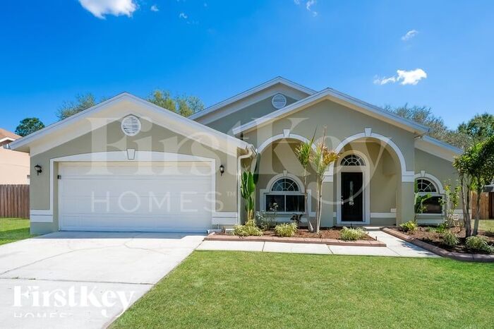 9336 Sunnyoak Dr in Riverview, FL - Building Photo
