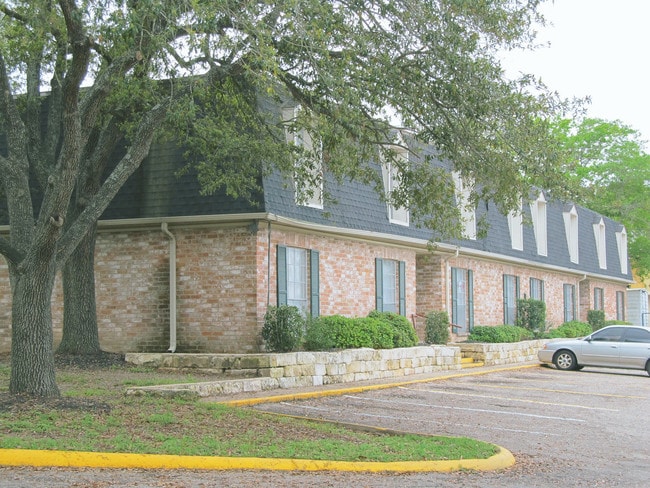 The Oaks Apartments