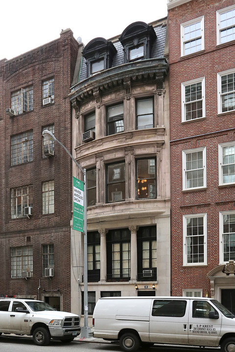 48 E 66th St in New York, NY - Building Photo