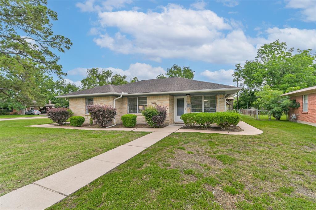 10414 Woodwind Dr in Houston, TX - Building Photo