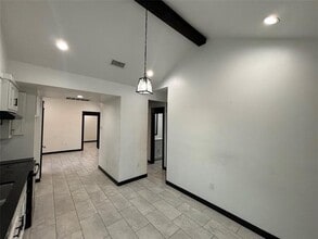 300 Ave B in Ennis, TX - Building Photo - Building Photo