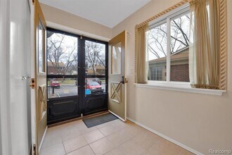 1851 Shire Ct in Royal Oak, MI - Building Photo - Building Photo