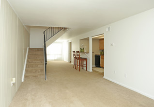 Eagles Pointe Townhomes in Liverpool, NY - Foto de edificio - Interior Photo