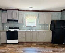 877 SE 38th St in Melrose, FL - Building Photo - Building Photo
