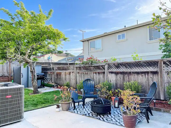 1343 Kenneth St in Seaside, CA - Building Photo