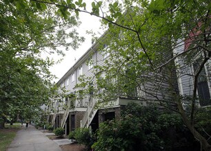Gardens on Gaston in Savannah, GA - Foto de edificio - Building Photo