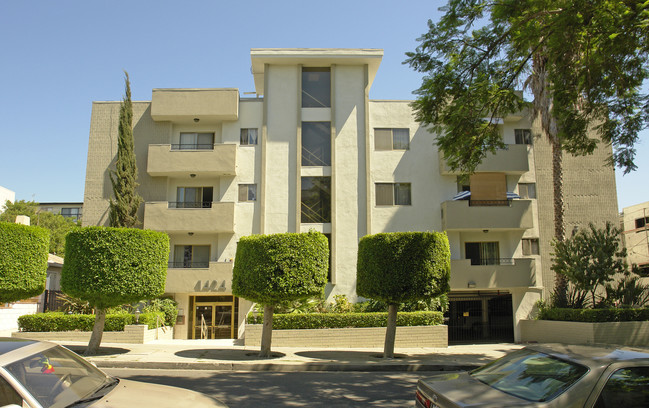 1424 N Poinsettia Pl in Los Angeles, CA - Foto de edificio - Building Photo