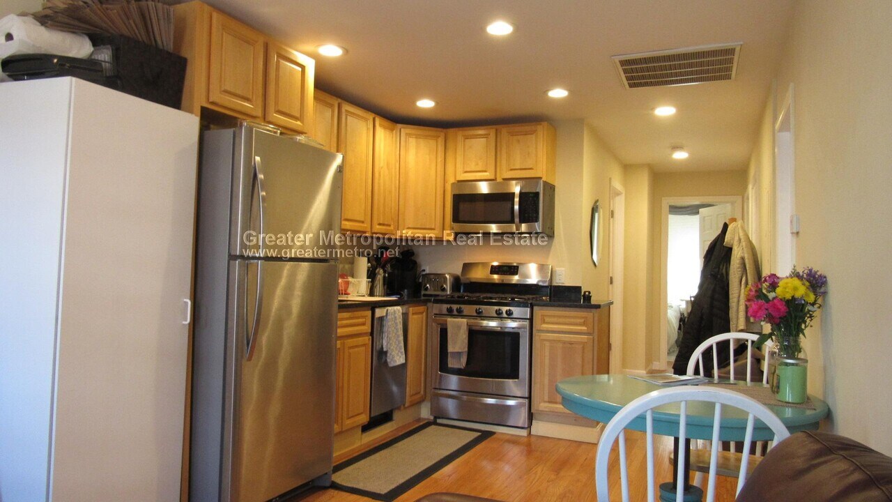 414 Hanover St, Unit 3 in Boston, MA - Foto de edificio