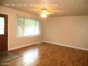 7305 SW 12th St in Des Moines, IA - Building Photo - Building Photo