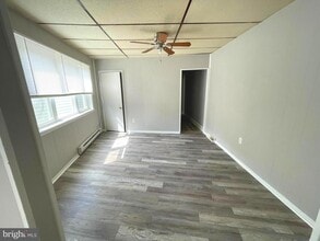 102 Bank St in Morrisville, PA - Building Photo - Building Photo