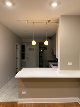 3027 N Clifton Ave, Unit 2 in Chicago, IL - Building Photo - Building Photo