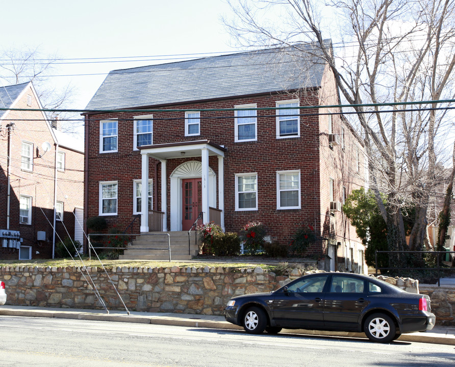 Rhodes Street in Arlington, VA - Building Photo