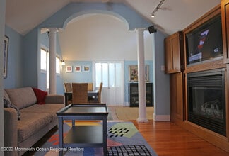 87 Cookman Ave in Ocean Grove, NJ - Building Photo - Building Photo