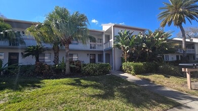 110 Lakeview Way in Oldsmar, FL - Building Photo - Building Photo