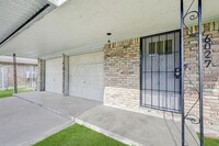 6027 Ledbetter St in Houston, TX - Building Photo - Building Photo