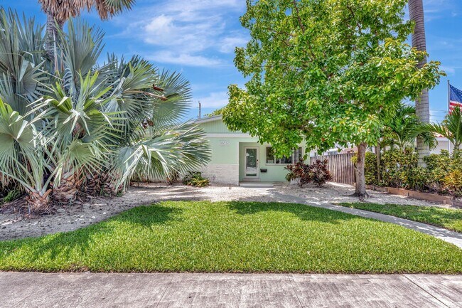 1246 Johnson St in Hollywood, FL - Building Photo - Building Photo