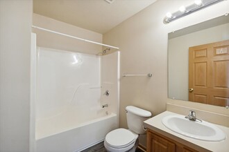 Meadowview Estates (Brookwood 60 LDHA, LLC) in Saginaw, MI - Building Photo - Interior Photo