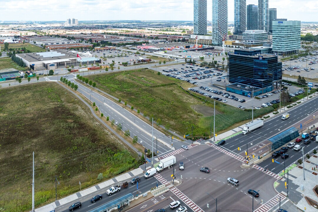Park Place Condominiums in Vaughan, ON - Building Photo